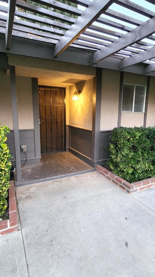 Centrally Located, 4X Queen, 300 Mbps Internet With Backyard! Hemet Bagian luar foto