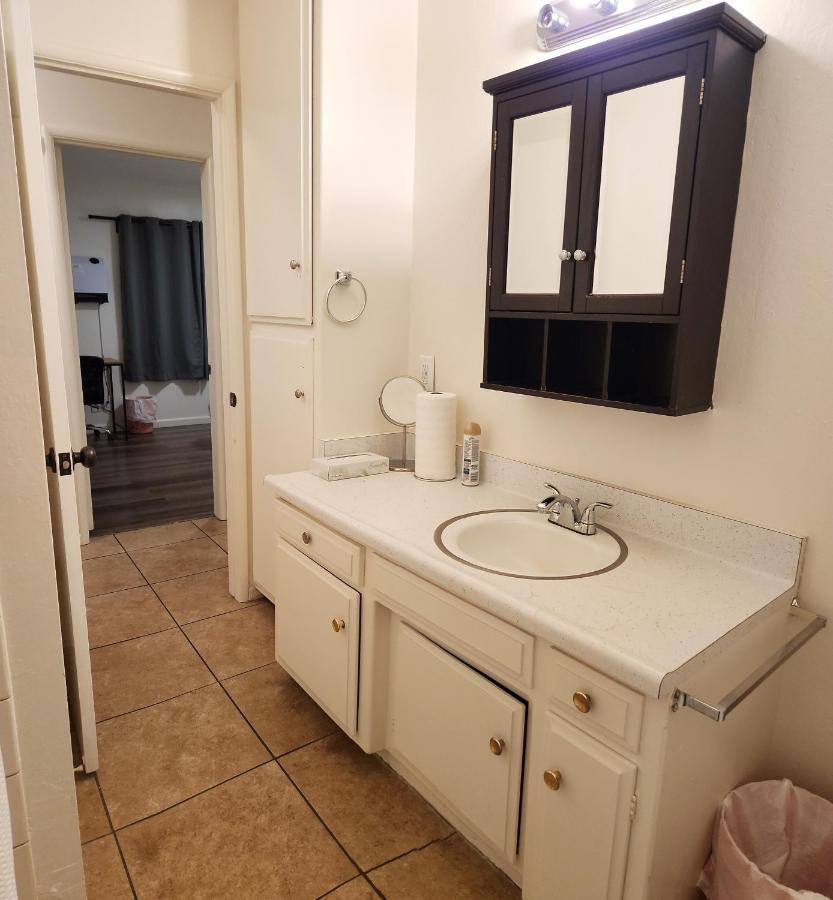 Centrally Located, 4X Queen, 300 Mbps Internet With Backyard! Hemet Bagian luar foto