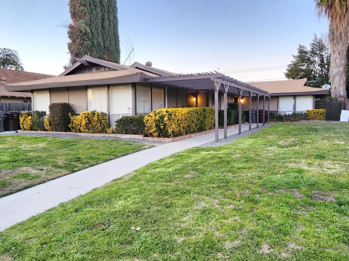 Centrally Located, 4X Queen, 300 Mbps Internet With Backyard! Hemet Bagian luar foto