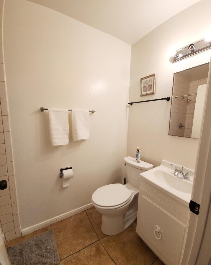 Centrally Located, 4X Queen, 300 Mbps Internet With Backyard! Hemet Bagian luar foto