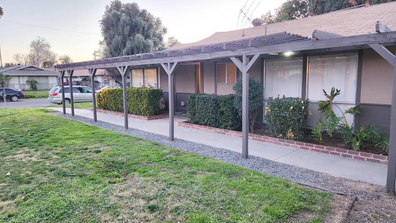 Centrally Located, 4X Queen, 300 Mbps Internet With Backyard! Hemet Bagian luar foto